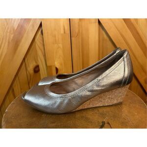 Clarks Artisan Peep-Toe Wedge Pumps Gold Metallic Size 6.5